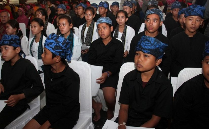 Sekolah Sambil Mengembala: Potret Pendidikan Anak-Anak Suku Baduy Luar